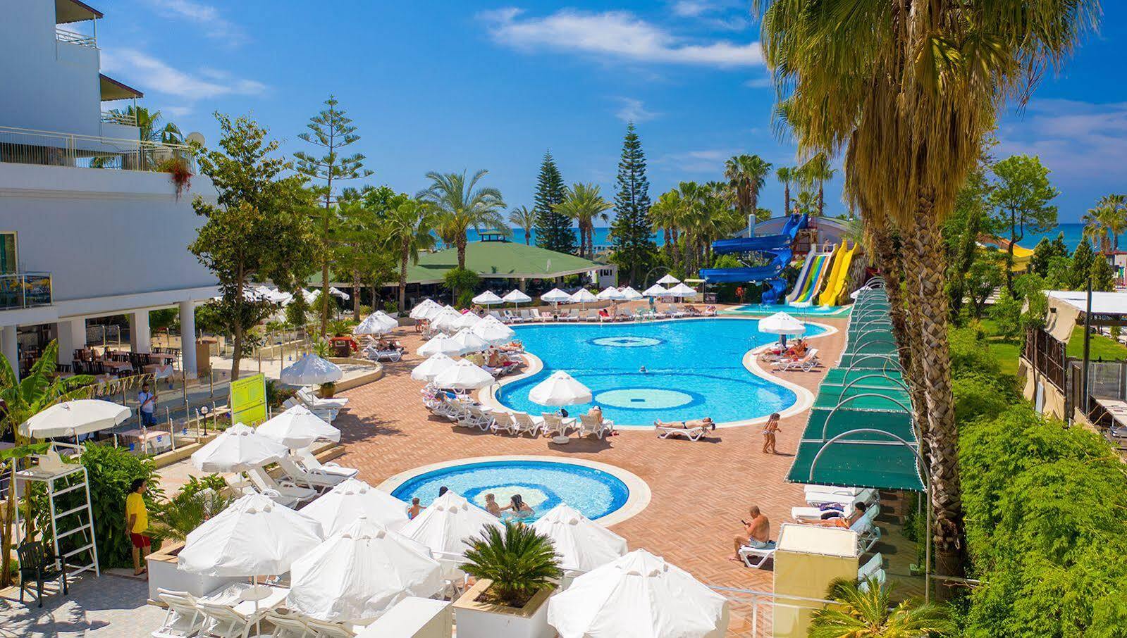 Otel Holiday Park Resort